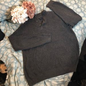 Men’s grey sweater